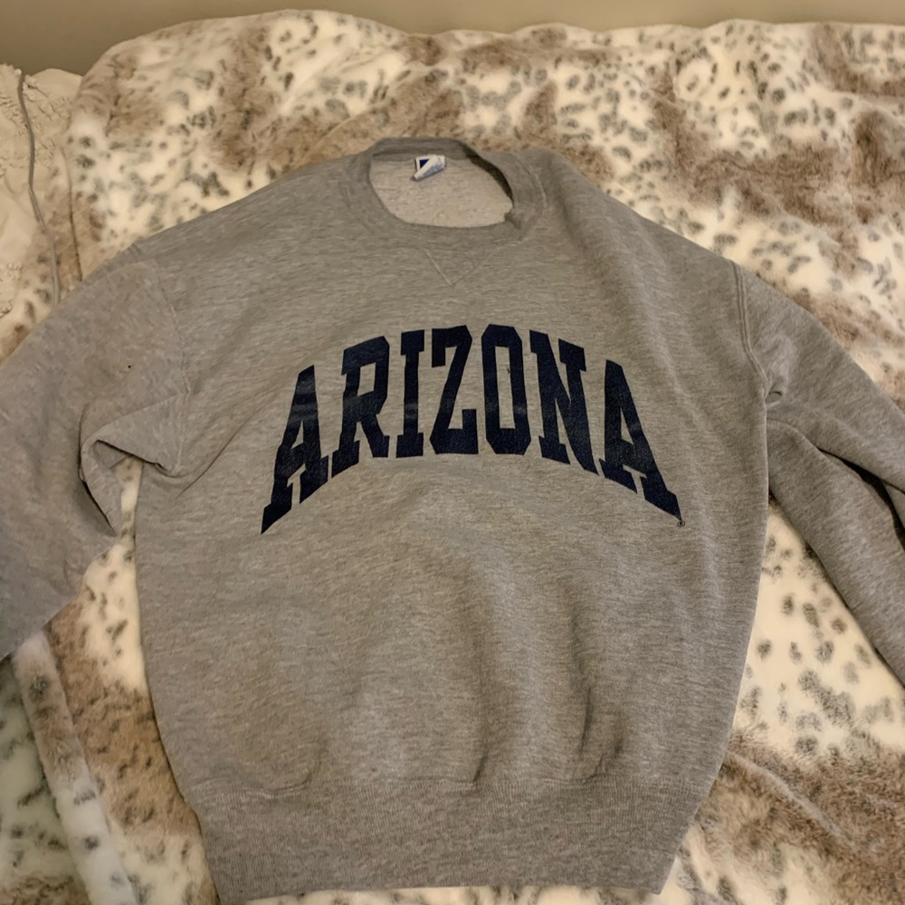 Classic crew neck! Very comfy!